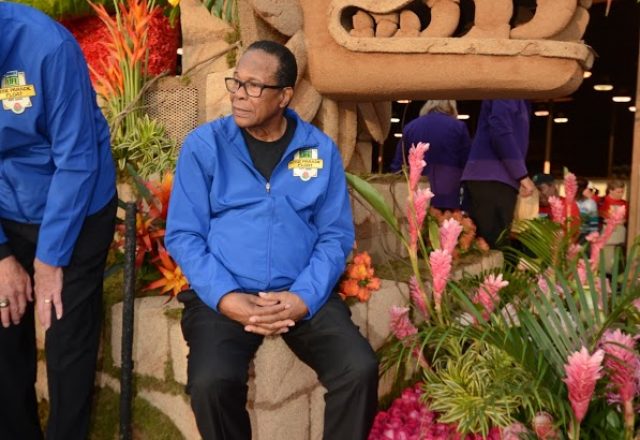 MLB Hall of Famer and heart transplant recipient Rod Carew rides the Donate Life Rose Parade Float