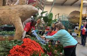 Colleen Reed decorates Donate Life Rose Parade float