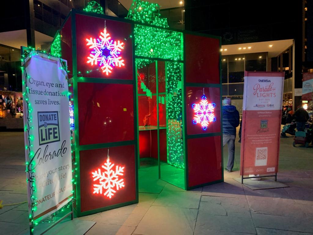 parade-of-lights-gift-box-station