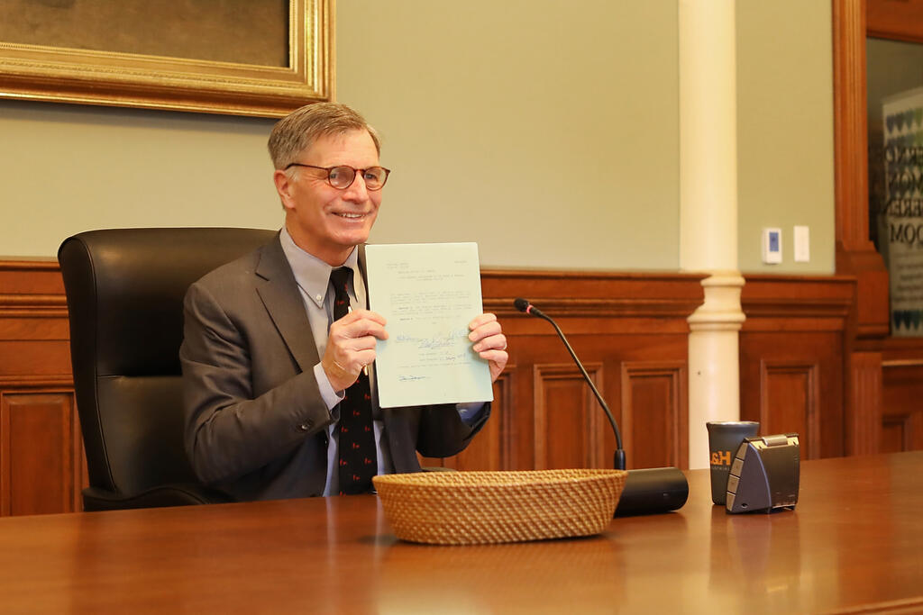 Governor Gordon Signing Bill for Donate Life Wyoming Specialty License Plate